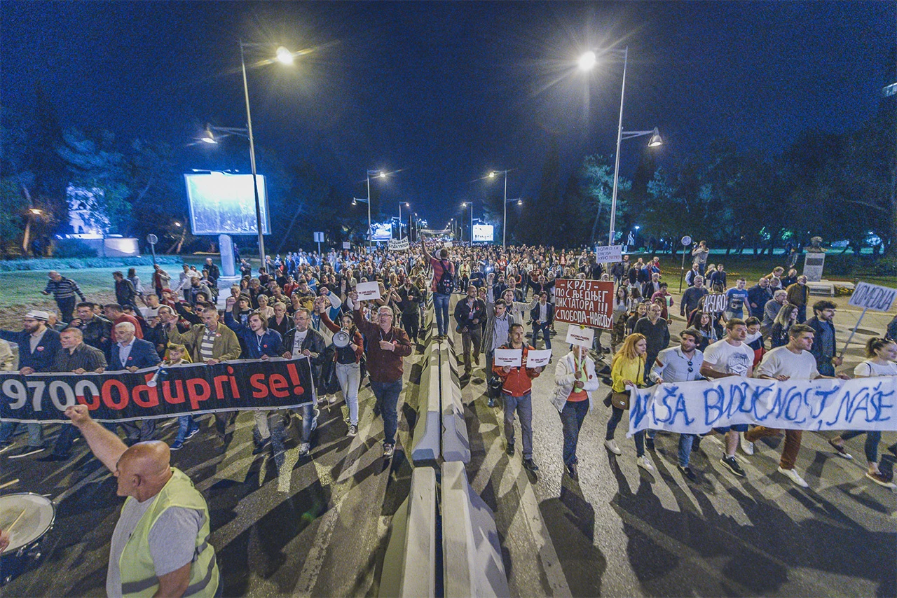 Nakon 30 godina Crnogorci 'ruše' Đukanovića
