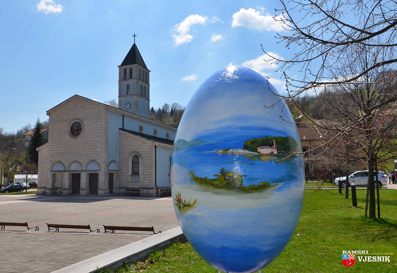 U središtu Prozora postavljena velika pisanica