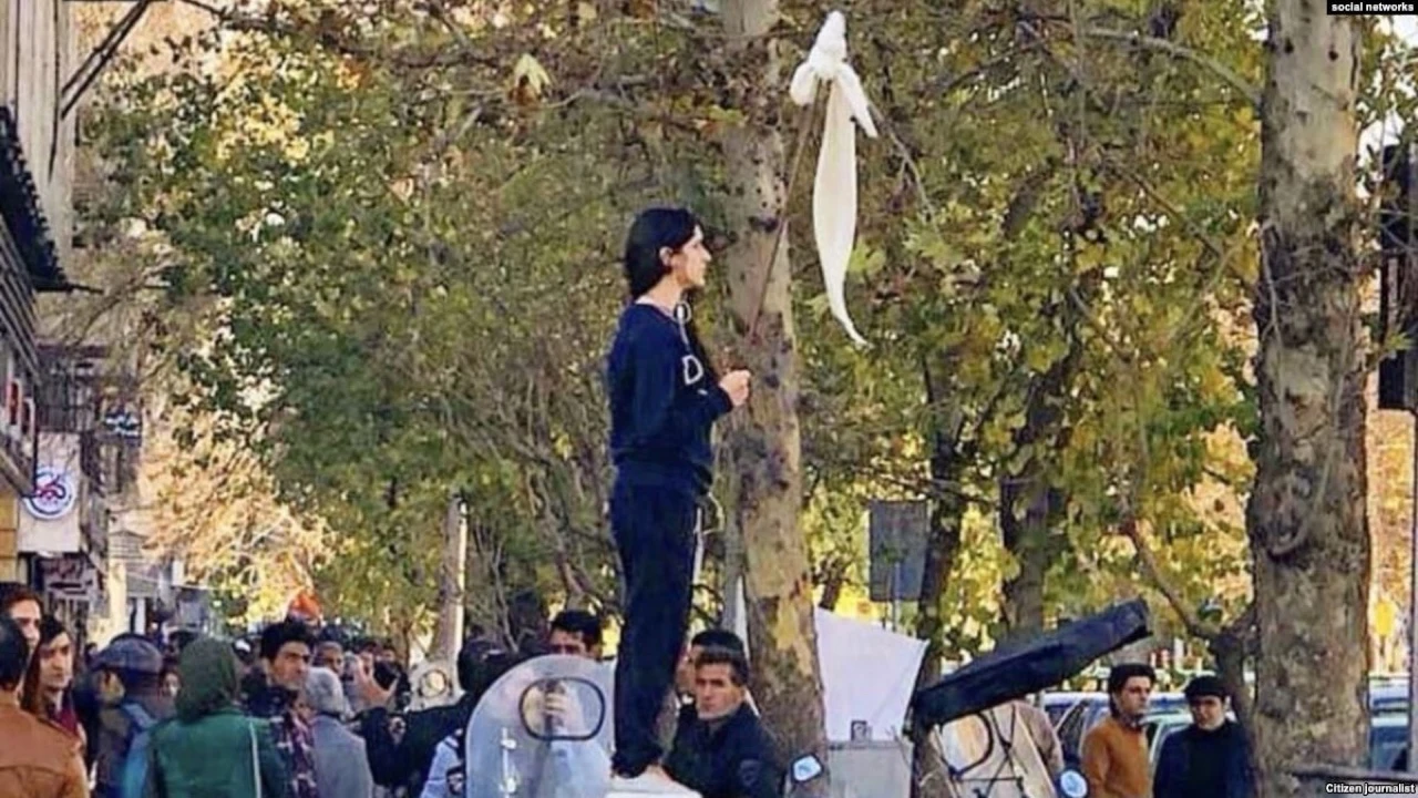Godina dana zatvora Iranki koja je prosvjedovala protiv nošenja hidžaba