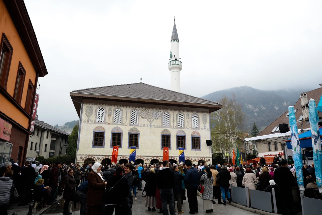 Travnička ljepotica Šarena džamija otvara vrata za vjernike