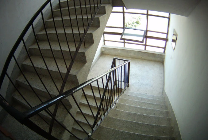 Stube ili lift - što koriste uposlenici javnih ustanova