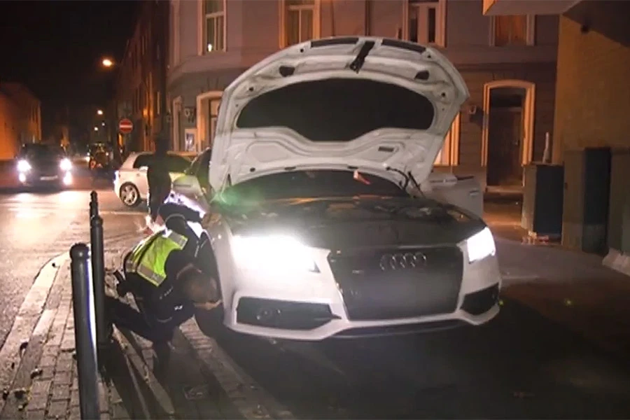 VIDEO | Njemačka policija u borbi s noćnim trkačima