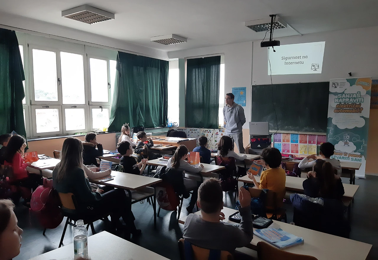 OŠ Mujaga Komadina: Učenici učili o sigurnosti na internetu
