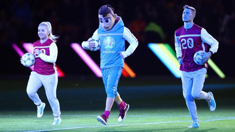 Humanoid s pink čarapama: Je li UEFA promašila s maskotom za EURO 2020?