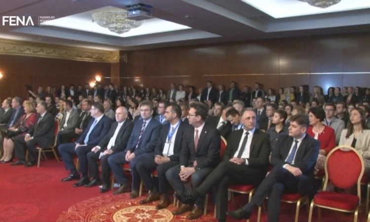 Simpozij u Tuzli okupio najbolje kirurge iz BiH i regije