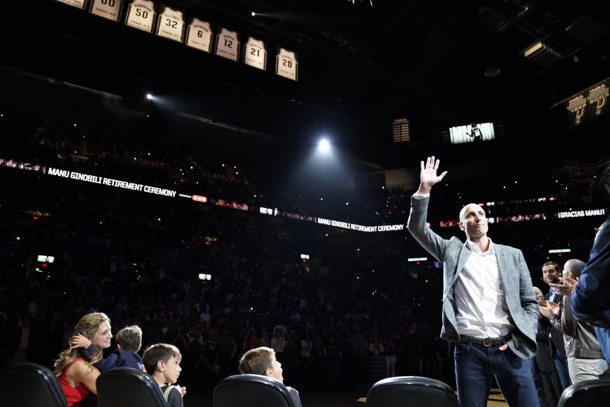 Spursi umirovili Ginobilijev dres, Zubac solidan u porazu