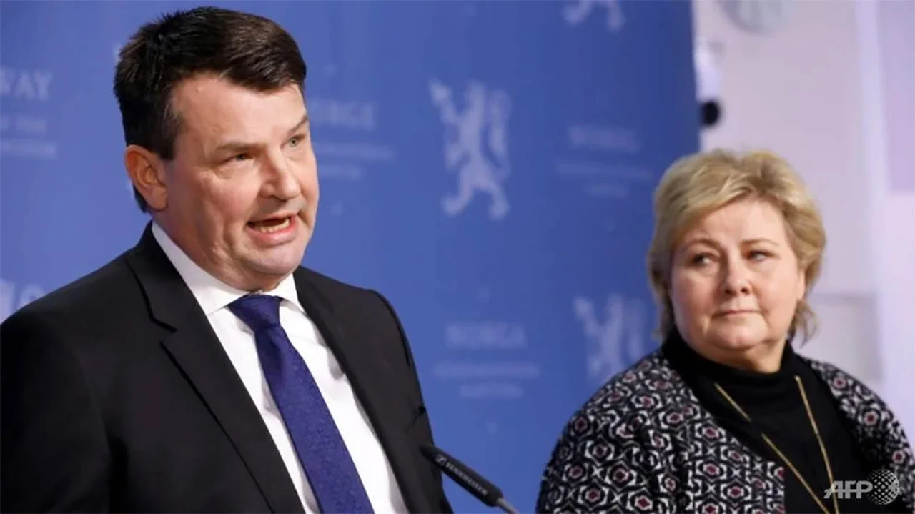Ministar podnio ostavku zbog ponašanja svoje žene