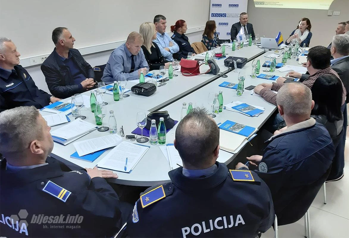 Mostar: Policajci učili o toleranciji prema javnim okupljanjima