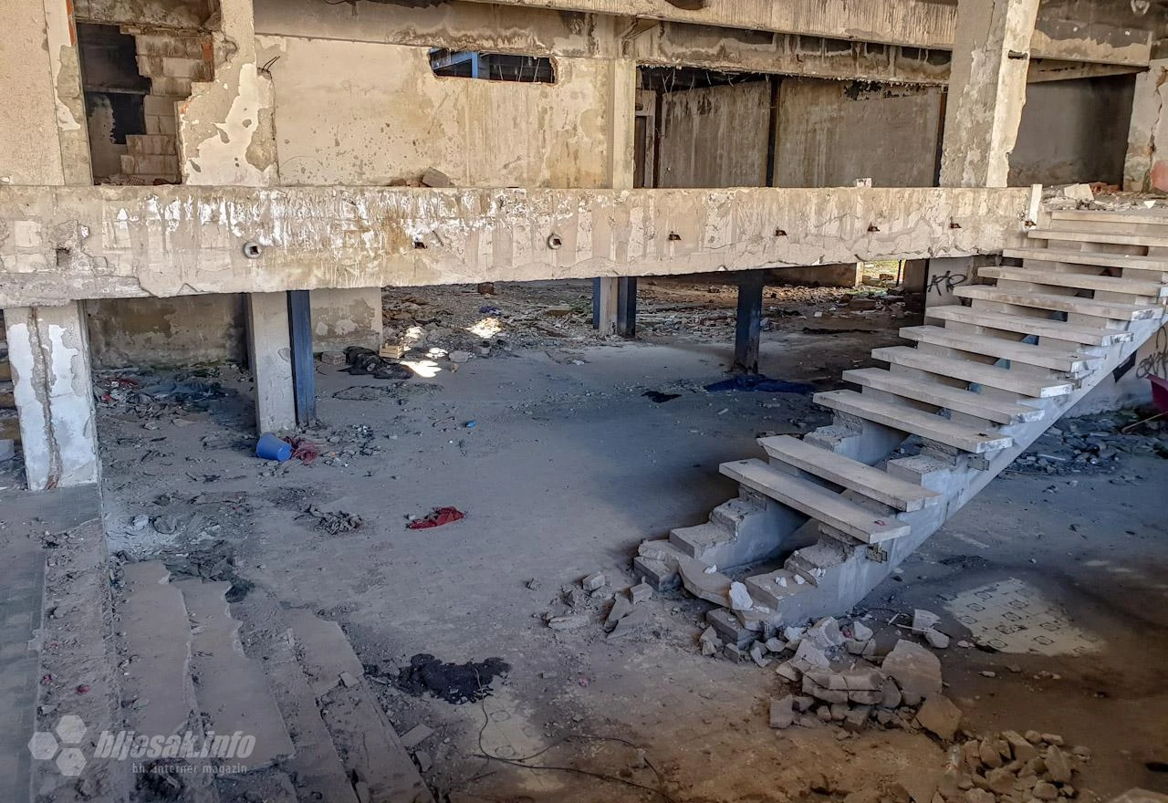 Prošetali smo sablasnim mostarskim Razvitkom