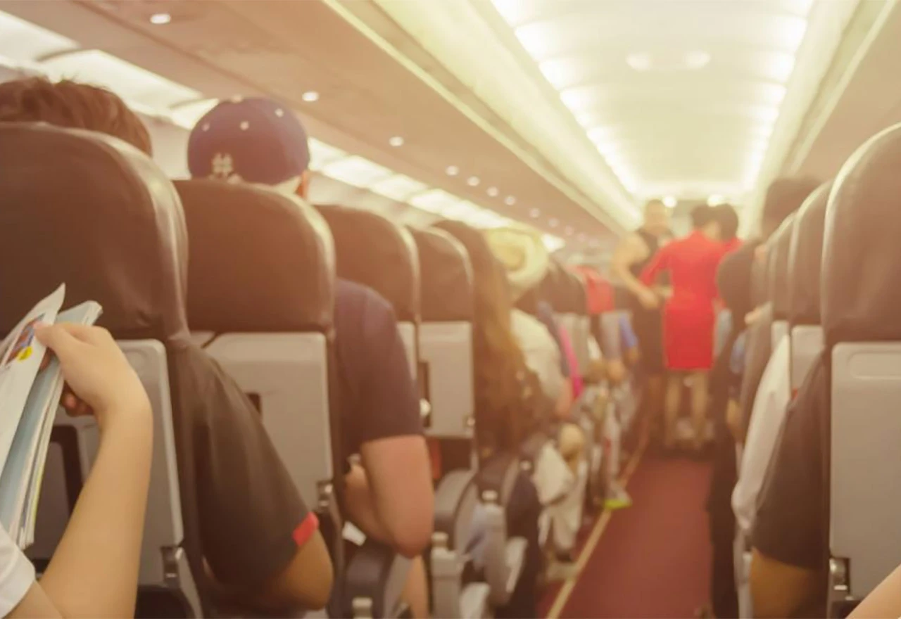 Bh. granični policajac izazvao incident u avionu: Vidno pijan vrijeđao i hvatao stjuardesu za stražnjicu