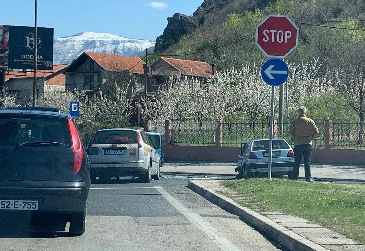 Mostar: Jedna osoba ozlijeđena u težem sudaru taksija i Golfa