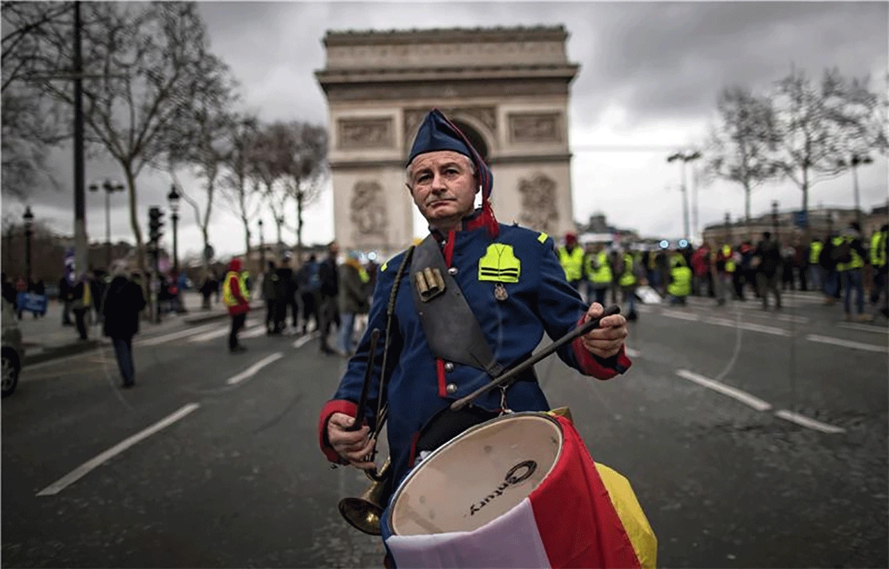 Privedeno 50 osoba pred početak prosvjeda 'Žutih prsluka' u Parizu