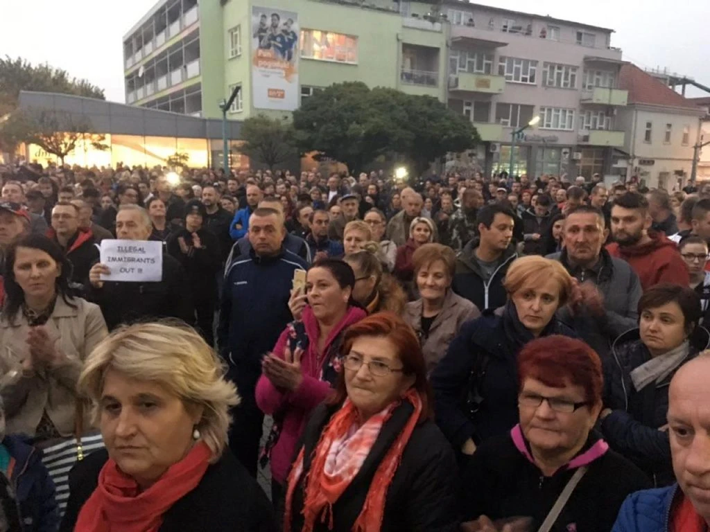 Građani Bihaća prosvjedovali zbog migranata i zatražili gradonačelnikovu smjenu