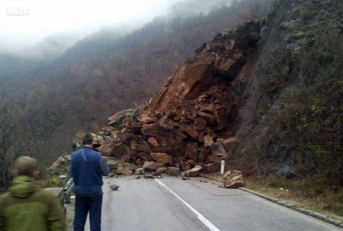Na brojnim dionicama učestali odroni