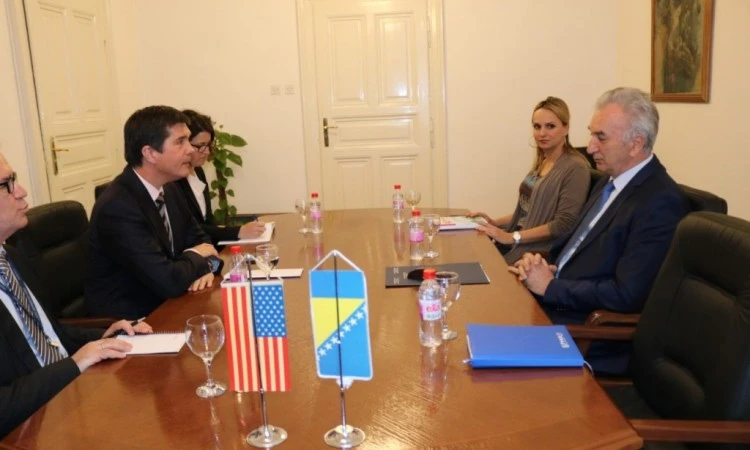 Ekonomija ispred političkih manipulacija 