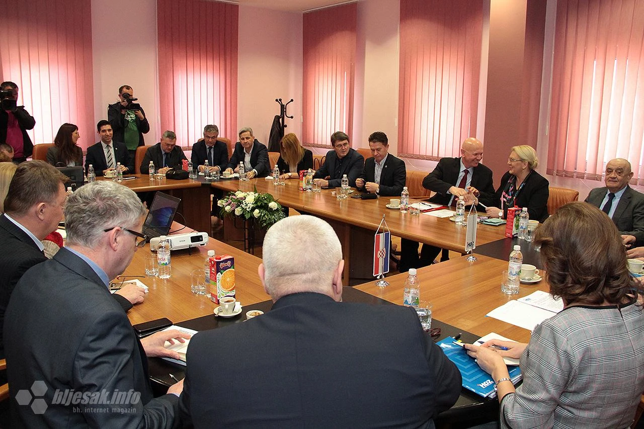 HDZ BiH: Organiziraju li se neke grupacije za rušenje sustava?