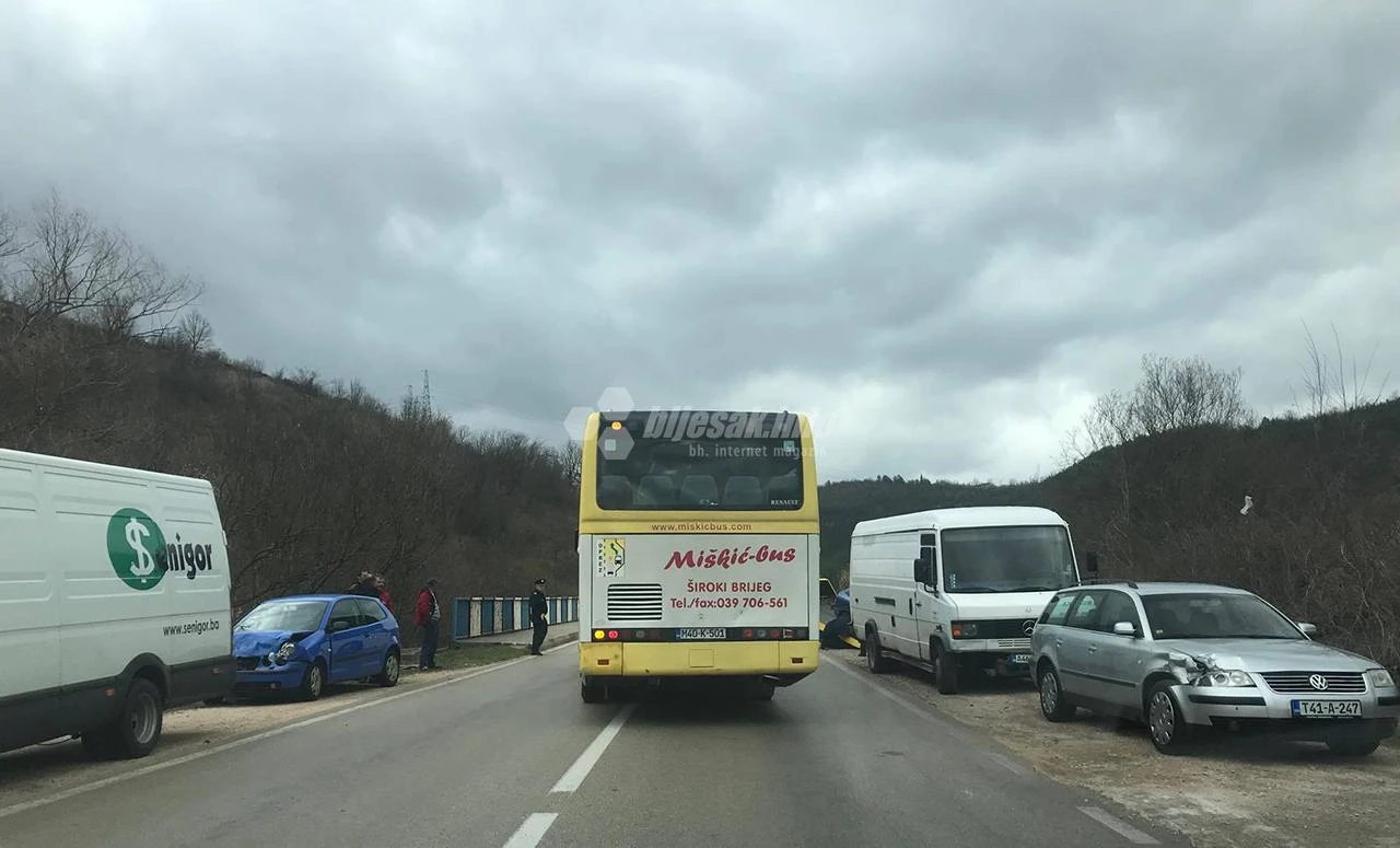 Široki Brijeg: Dvije osobe ozlijeđene u sudaru šest vozila