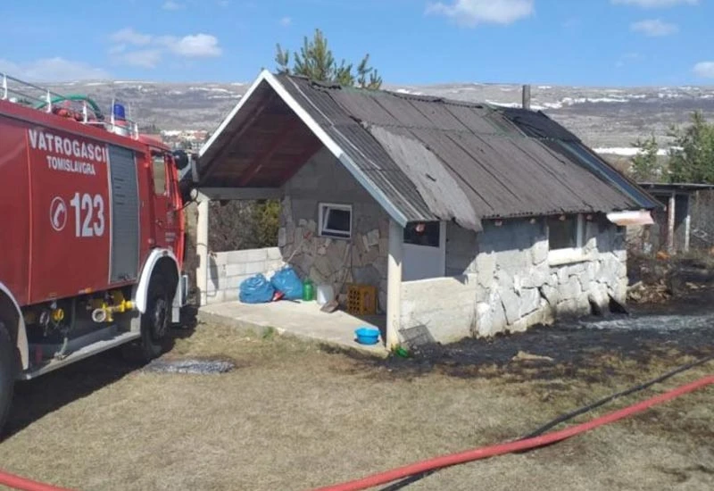 Tomislavgrad: Palio korov, zapalio vikendicu 