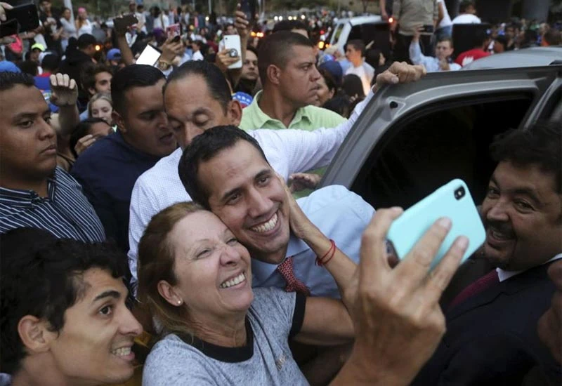 Guaido krenuo na pohod prema predsjedničkom uredu
