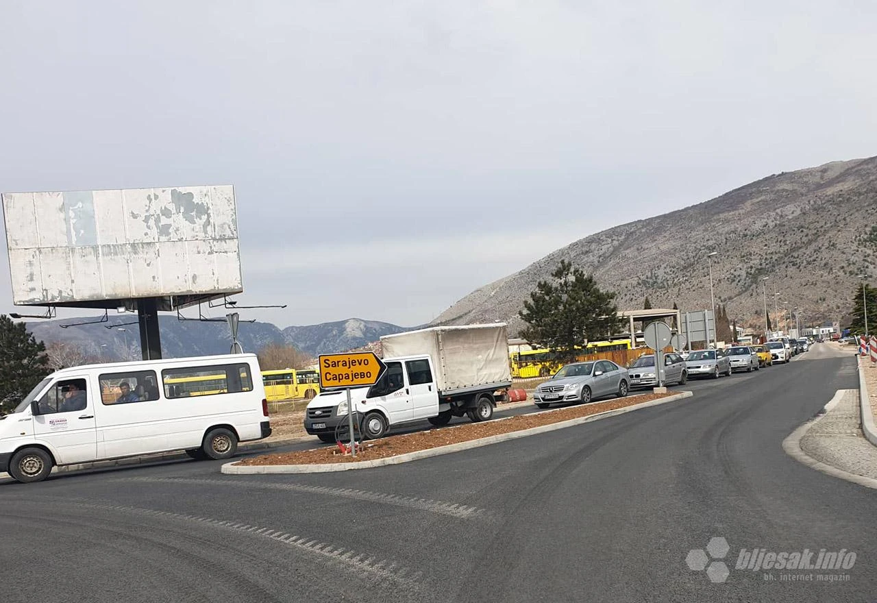 Gužve zbog asfaltiranja na novom kružnom toku u Mostaru