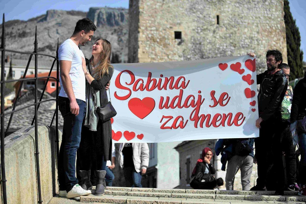 VIDEO | Grad romantike: Prosidba na Starom mostu
