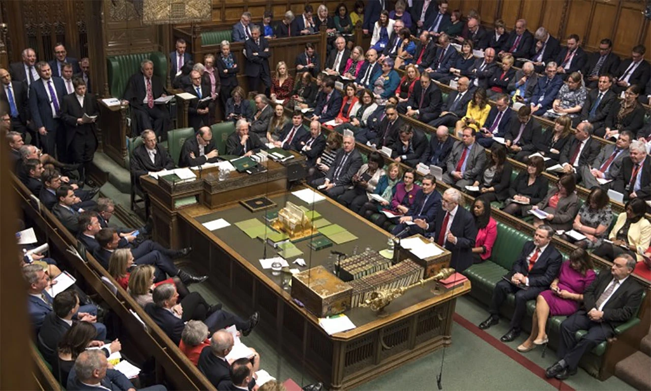 Britanski parlament odbacio prijedlog o Brexitu