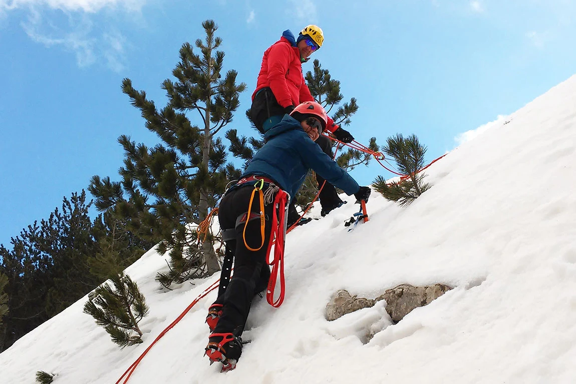Škola alpinizma: Polaznici učili tehniku spuštanja po užetu 