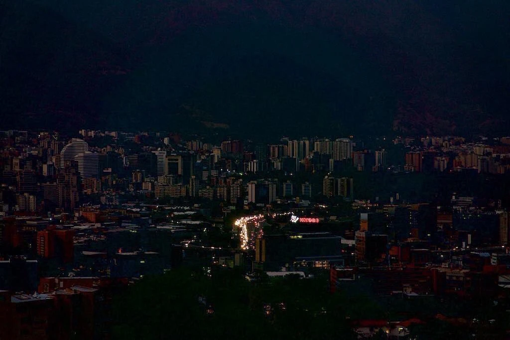 Venezuela u mraku, Maduro i Guaido pozvali na prosvjede