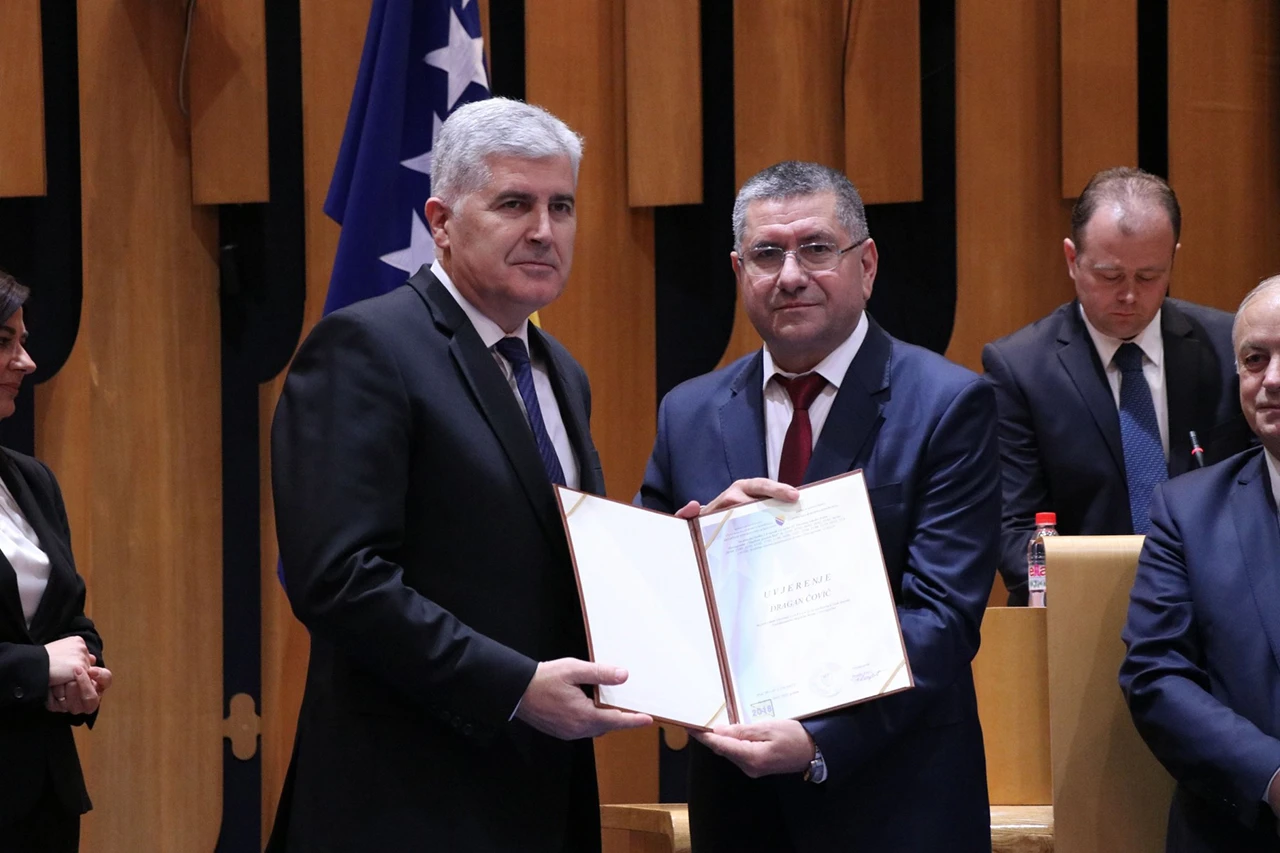 Prvi potez: Čović zatražio novac za smještaj i odvojeni život