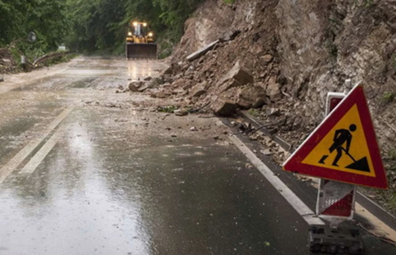 Kolnici mokri, na jugu zemlje suhi, učestali odroni u usjecima