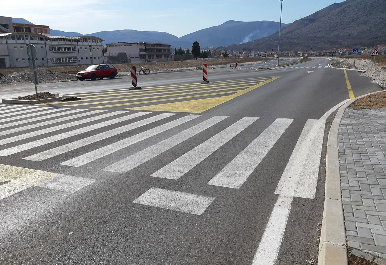 Iscrtava se signalizacija od novog mosta do kružnog toka u Zaliku