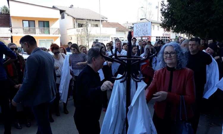 Liječnici još jednom poniženi jer svoja prava moraju tražiti na ulici