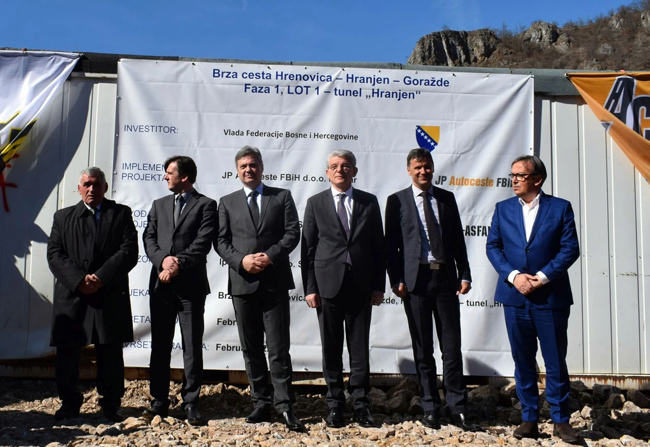 Kopa se tunel Hranjen