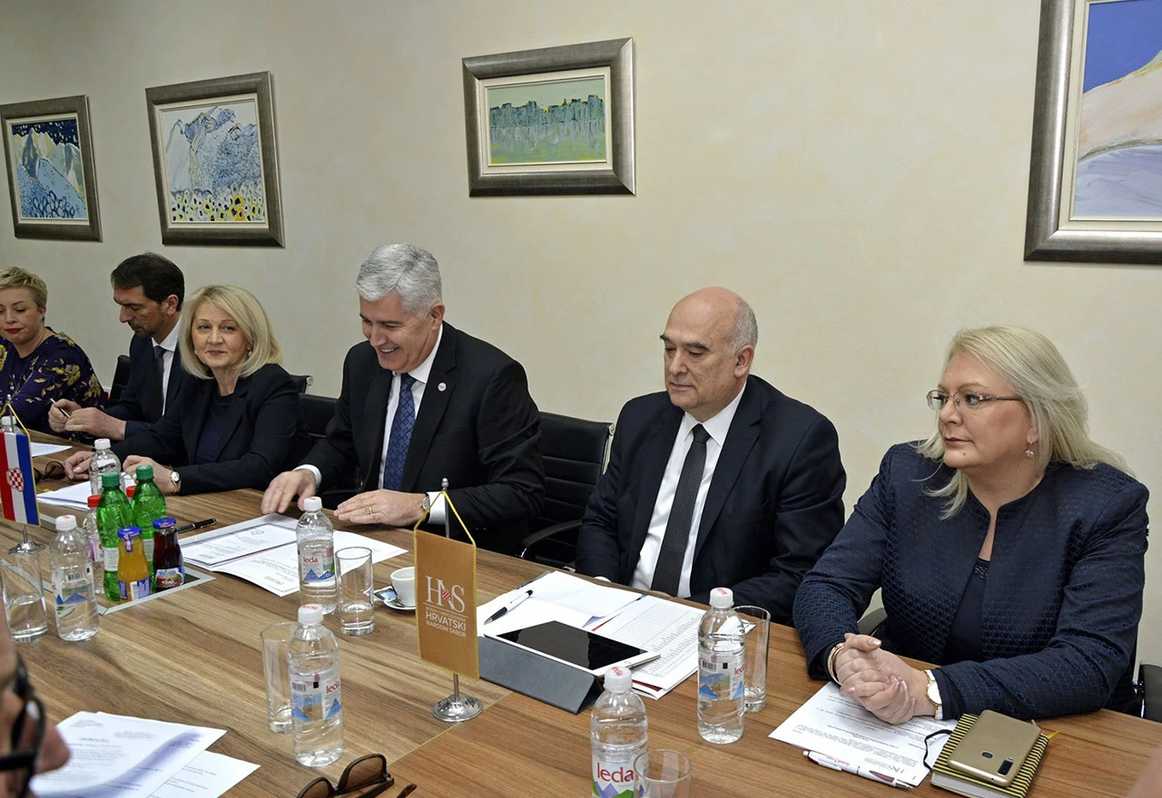 Nema mandatara bez dogovora za sve