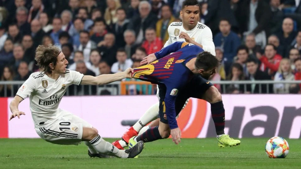 Barcelona i fanovi ne prestaju razapinjati Modrića!