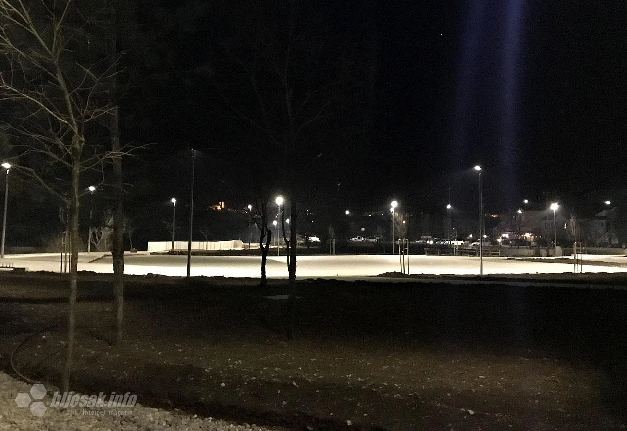 Široki Brijeg: Zasvijetlila LED rasvjeta u rekonstruiranom parku