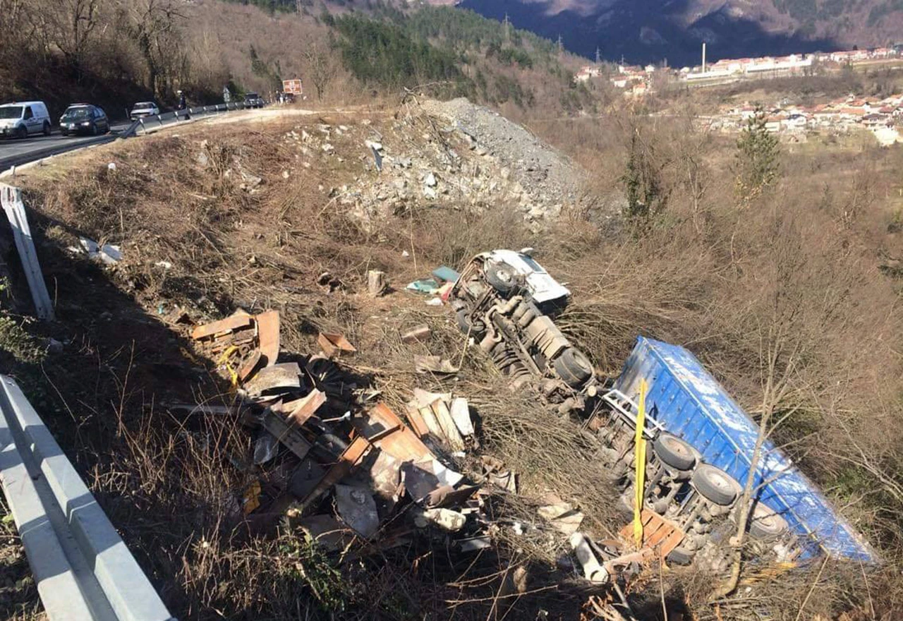  Završeno izvlačenje teretnog vozila na magistralnoj cesti na izlazu iz Jablanice