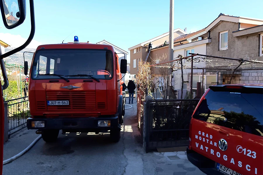 U Cimu izgorjelo potkrovlje obiteljske kuće