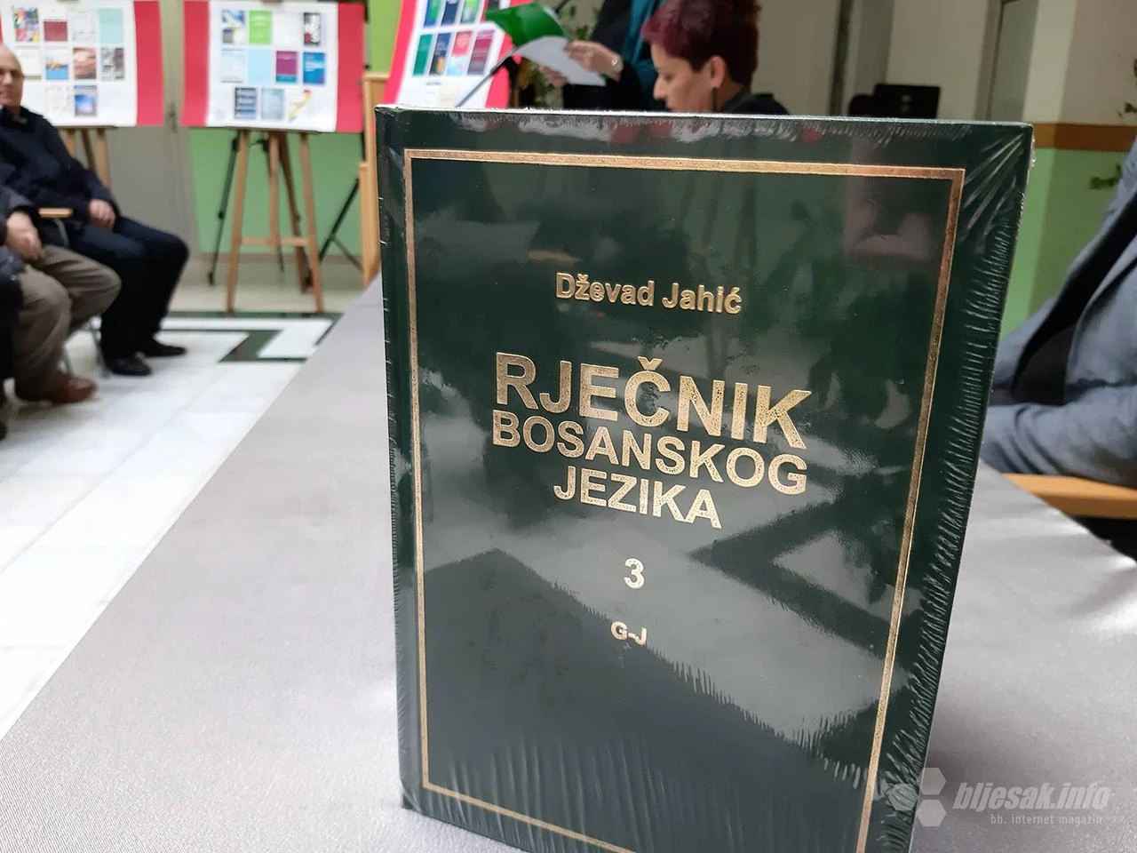 Izložba o bosanskom jeziku u Mostaru: 'Ubijaju nam i državu i naciju i jezik'