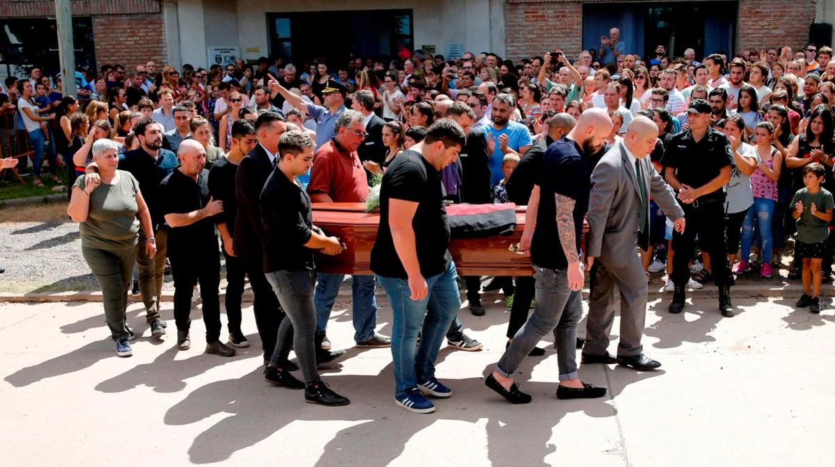Pokopan nogometaš Emiliano Sala, a njegov rođak tvrdi da je ubijen