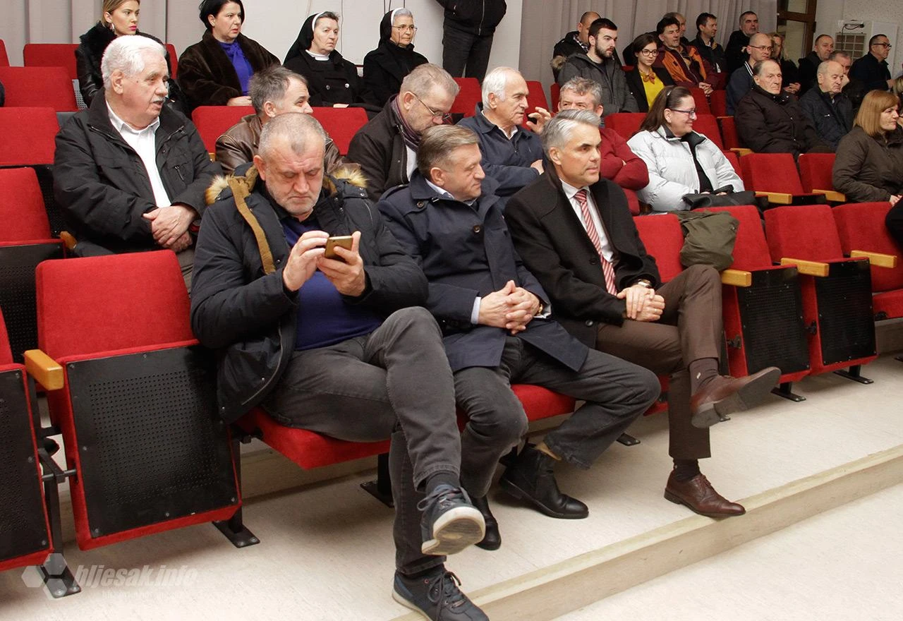 Istinom do pomirbe | U Mostaru održana književno-glazbena večer
