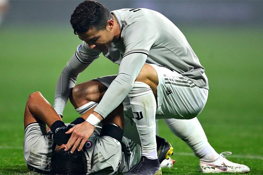 Napucao suigrača: Cristiano Ronaldo nokautirao loptom Samija Khediru!