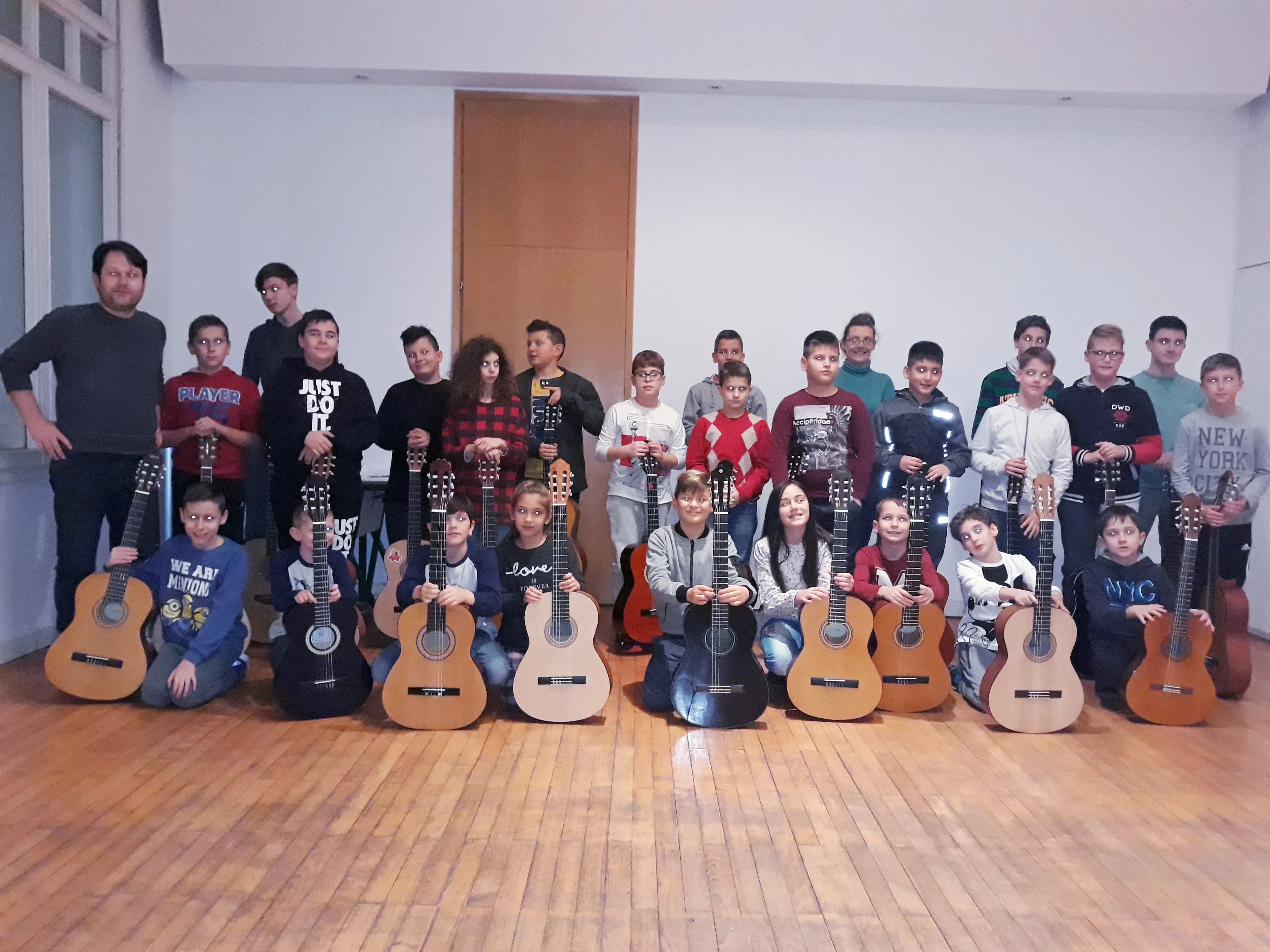 Upišite djecu u školu gitare ''Legato''