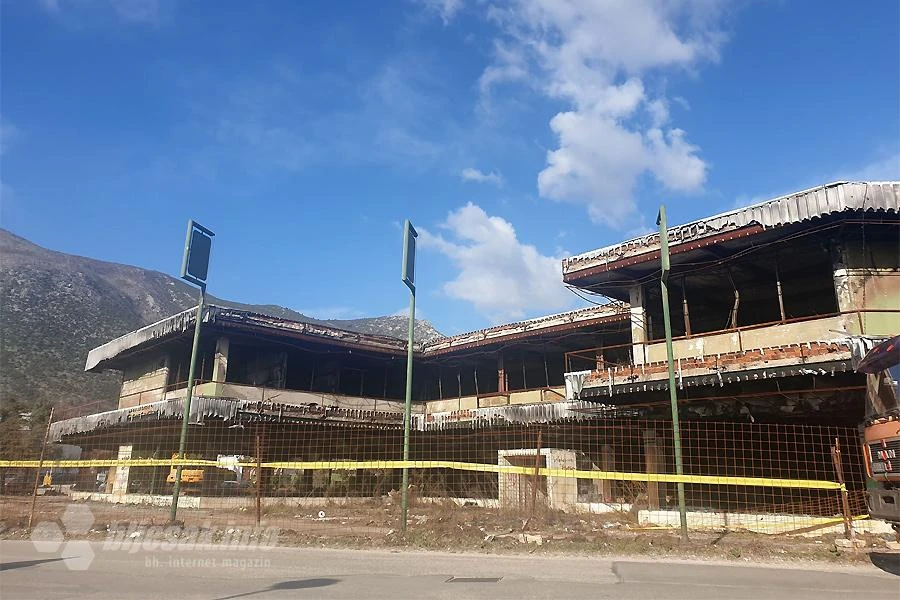 Mostar: Započelo rušenje 'Slavonije Di'