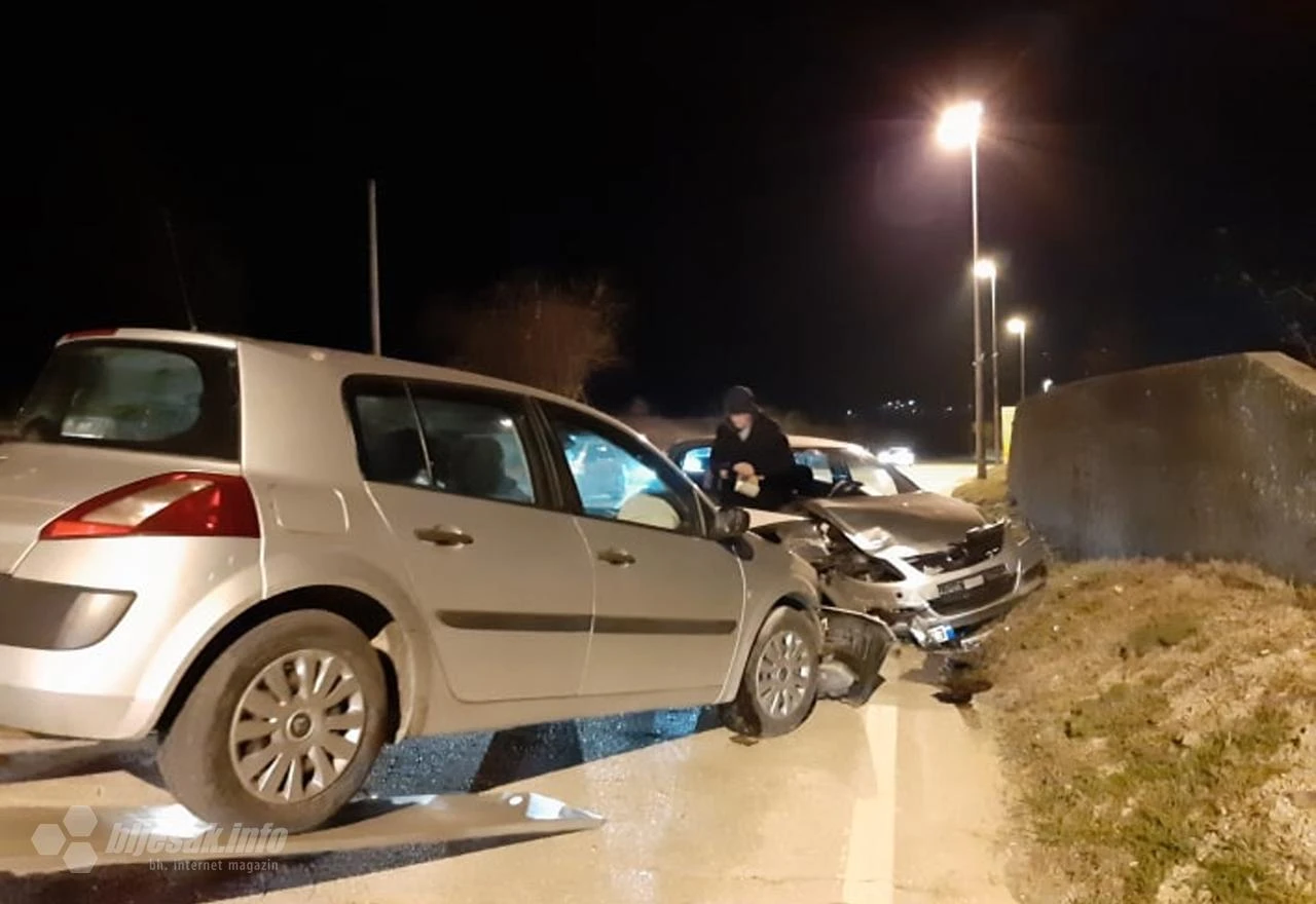 Mostar: Veća materijalna šteta u sudaru Renaulta i Opela