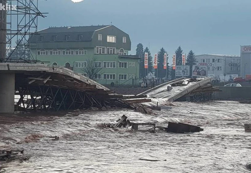 Nabujala rijeka srušila most na Ilidži