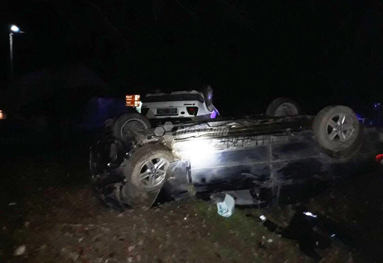 BMW udario u Golfa pa oba završila na krovu