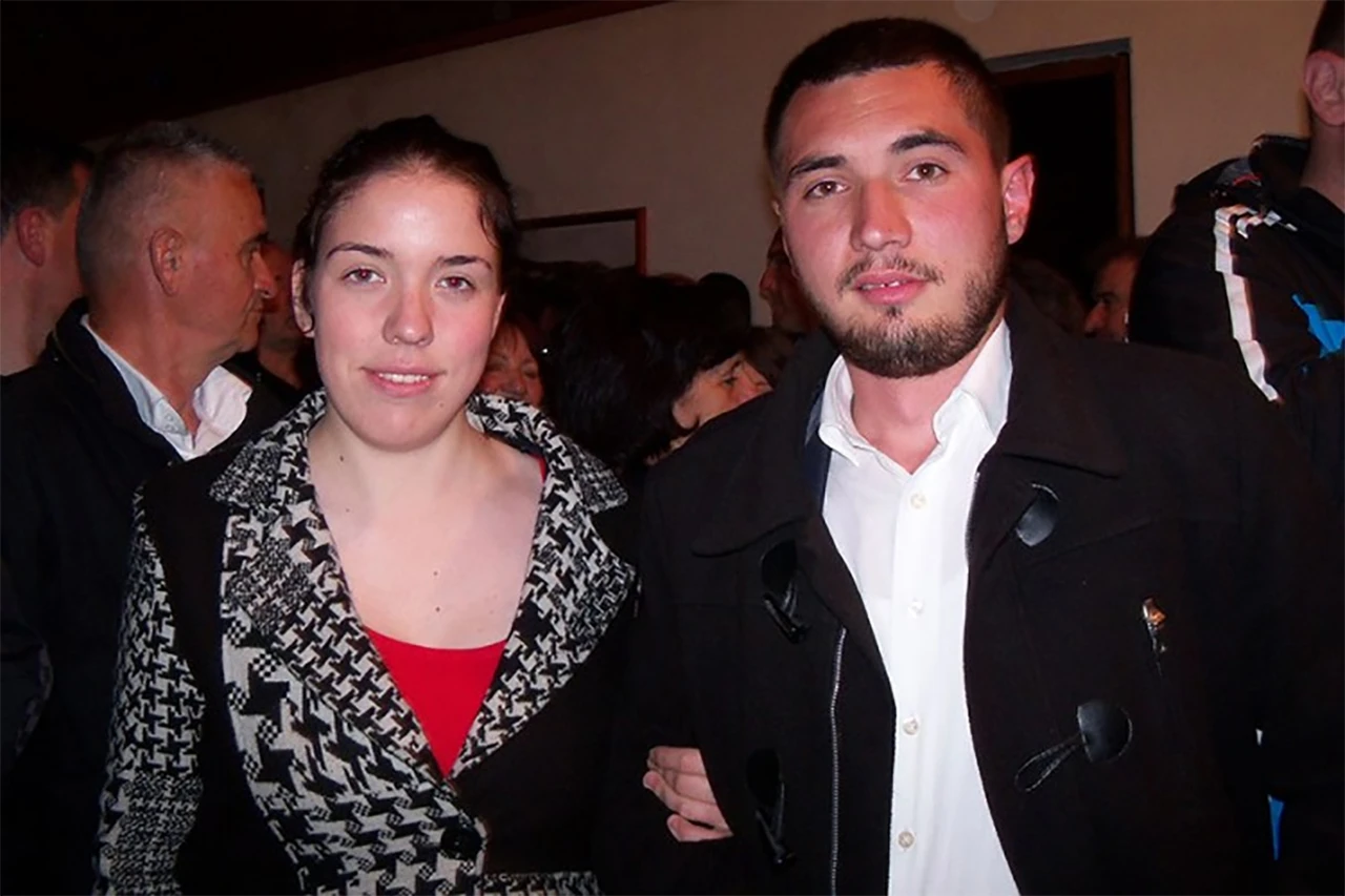 Upoznajte mladi bračni par iz Hercegovine koji brine o divljim konjima