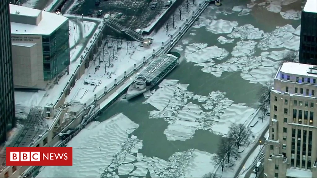 Hladnije nego na Antarktici: Zamrznula se rijeka u Chicagu
