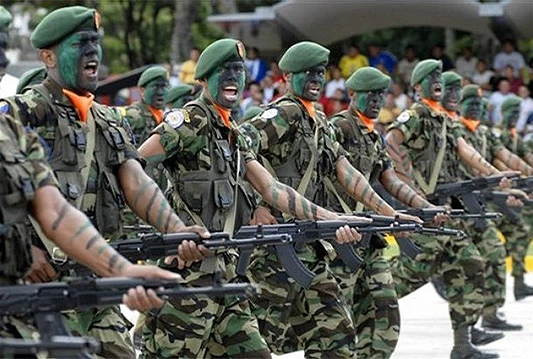Nove sankcije Venezueli: Na čiju će stranu vojska?